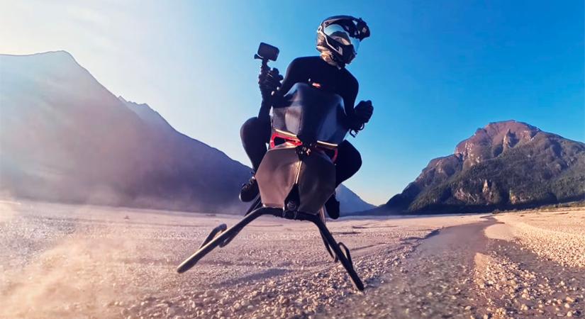 Repülő motorbiciklivel rukkolt elő egy lengyel cég