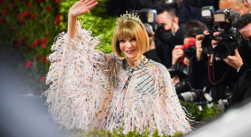 A legkáprázatosabb ruhák, amiket Anna Wintour az elmúlt évtizedekben a Met-gálán viselt