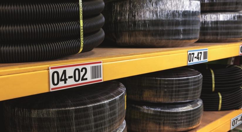 Hogyan alakítsunk ki hatékony raktári környezetet? Jelölés, címkézés és sokoldalú logisztikai zsebek a DURABLE-től