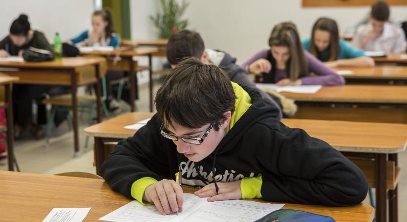 Több mint 88 ezren jelentkeztek középiskolába, idén is a gimnázium volt a legnépszerűbb