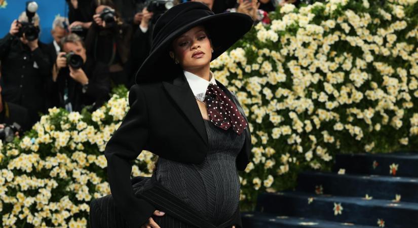 Rihanna a Met-gálán fedte fel, hogy harmadik gyerekével várandós