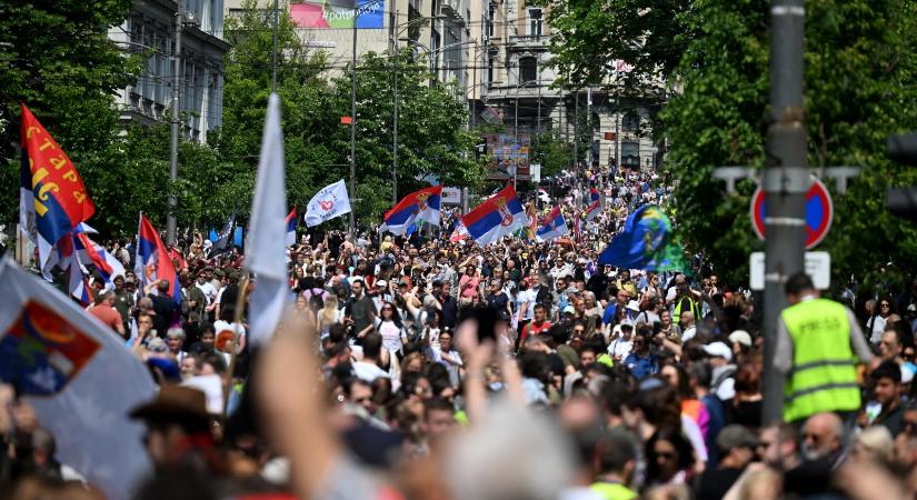 Előrehozott választások kiírását követelik a tiltakozó egyetemisták Szerbiában