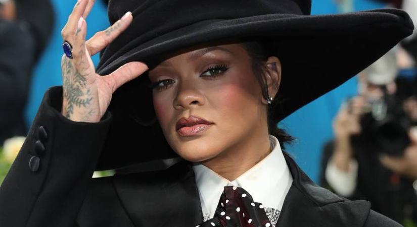 A 37 éves Rihanna 3. gyerekével várandós: kerekedő babapocakját a Met-gála vörös szőnyegén mutatta meg