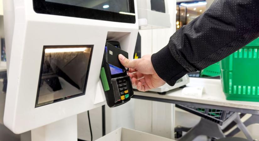 Potom pénzért vitték volna a luxusárukat, a trükközés még sem hozott jakuzzit