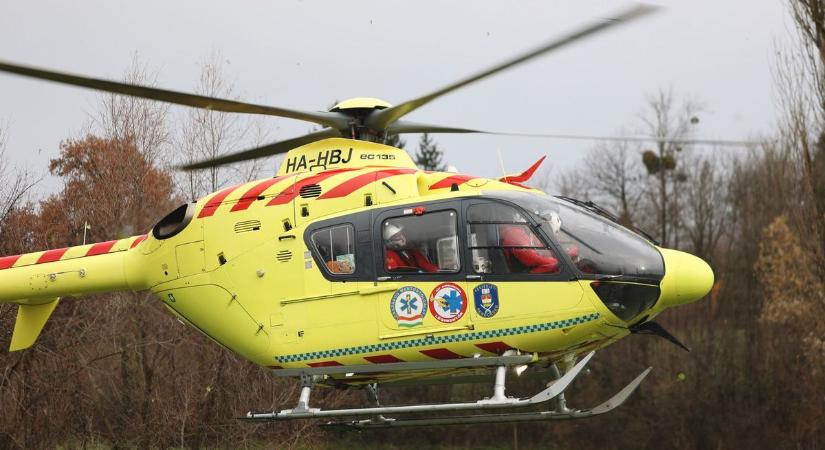 Mentőhelikopter is érkezett a durva vonatbalesethez Hajdú-Biharban – fotókkal