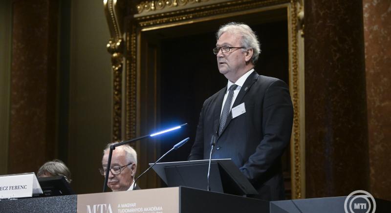 Freund Tamás: akadémiánk egyedülálló nemzeti érték