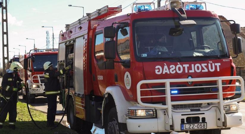 Füstbe ment munka – lángra kapott egy munkagép Bodrogkeresztúrban