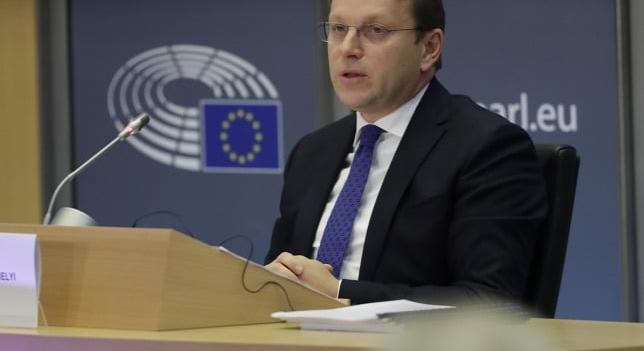 Várhelyi Olivér késlelteti az EU orosz energiafüggőséget felszámoló terv jóváhagyását