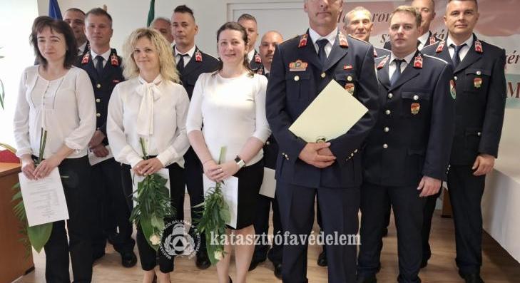 Elismerések, előléptetések a Tűzoltónap alkalmából 
