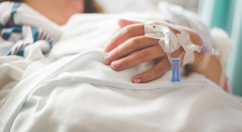 Hirtelen esett össze munkahelyén a 37 éves fodrász, az orvosok már nem sokat jósolnak neki
