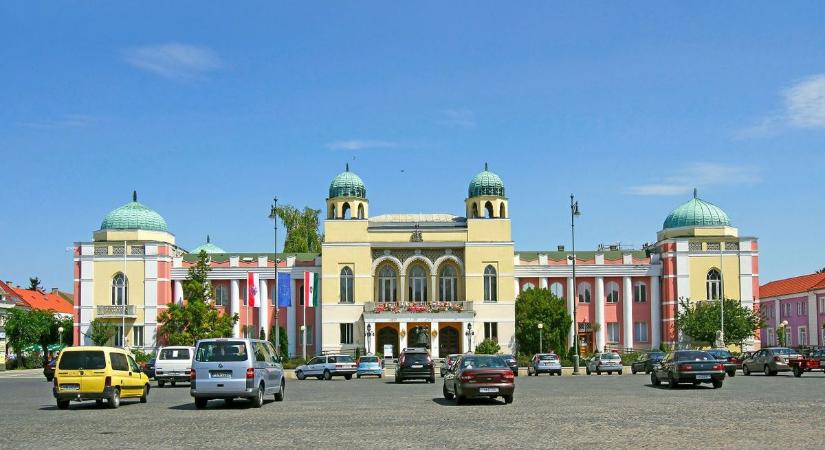 A Széchenyi tér átépítése után is ingyenes marad a helyiek számára a parkolás