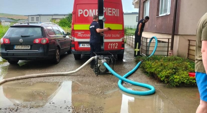 Pincéket, alagsorokat öntött el a víz Kolozs megyében