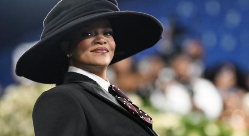 Rihanna a Met-gálán jelentette be a terhességét: imádják érte az emberek