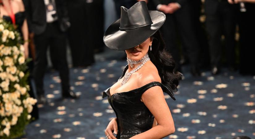 A Met-gála 2025 legkínosabb pillanata: Kim Kardashian kiborult a biztonsági őrre