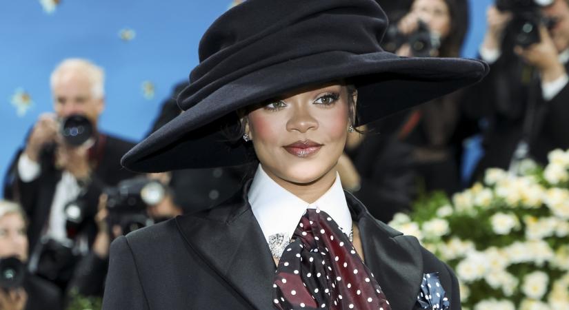 Rihanna szó szerint felrobbantotta az internetet: a Met Gála vörös szőnyegén tett rendkívüli bejelentést