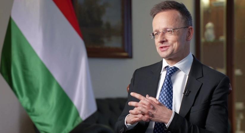 Szijjártó Péter Azahriah-tól idézett, kitört a röhögés a teremben