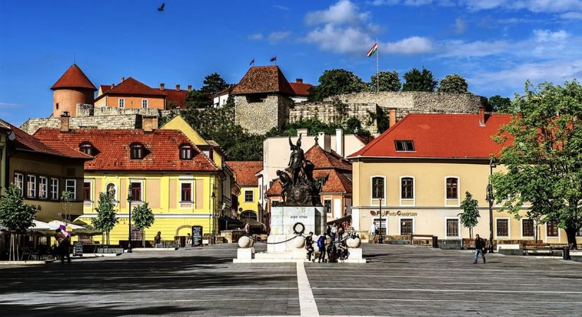 Történelem testközelből – Senior Akadémia előadás az egri várban