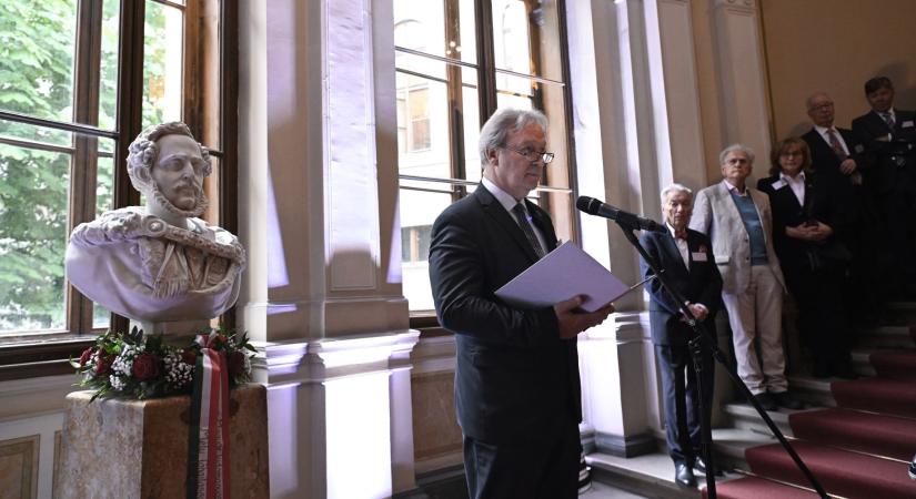 Freundi elszólás és öncenzúra