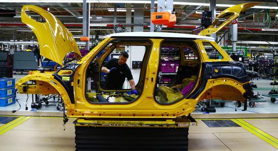 A piac jelenlegi szintje katasztrófa - az idén eldől az európai autóipar sorsa a Renault és a Stellantis vezére szerint