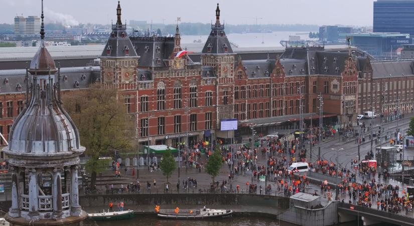 Amsterdam Central: Egy legendás pályaudvar mindennapjai