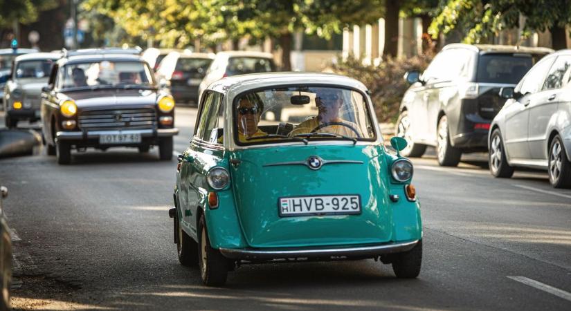 Újra veterán autók lepik el Hajdúböszörményt – itt van, milyen útvonalon halad a felvonulás!