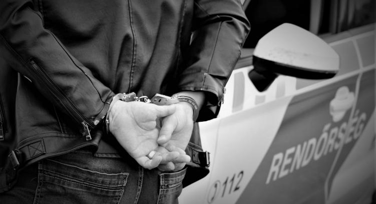 Ideiglenes távoltartást rendeltek el a kaposvári rendőrök