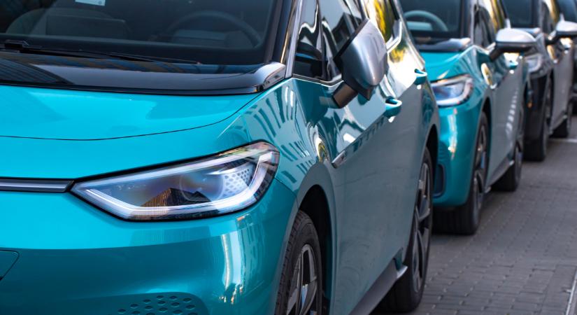 Milliós árcsökkentést jelentett be a Volkswagen: ennyibe fognak kerülni a slágerautóik Magyarországon