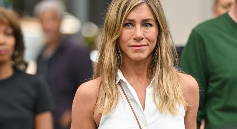 Autóval törtek be Jennifer Aniston kertjébe