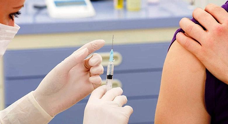 Egyre több egészségügyi dolgozó kapja meg a megyében is koronavírus vakcinát