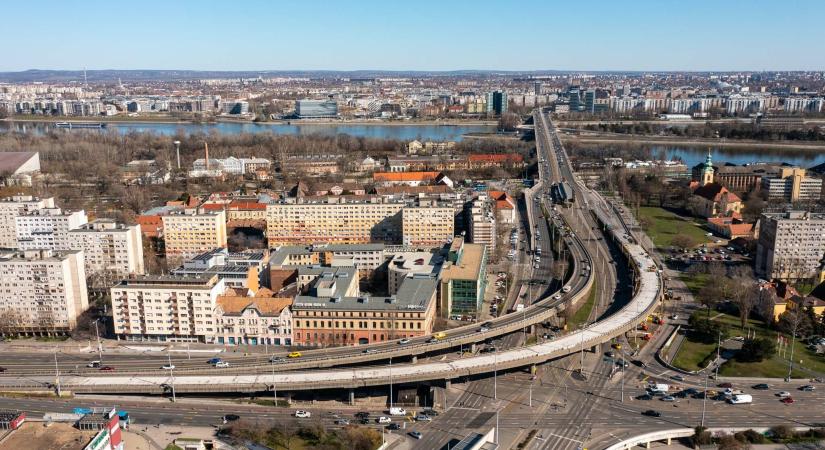 Már az alépítmények javítása is elkezdődött a Flórián téri felüljárón