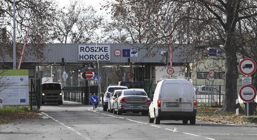 Ritka fogás a határon: nemi szerv alakú plüssben lapult a csempészáru (FOTÓ)