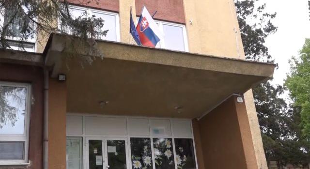 Újabb iskolai incidens Szlovákiában. Egy tinédzser állítólag késsel megvágta osztálytársnőjét