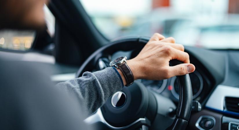 Erről a legtöbb magyar autós nem tud, pedig rengeteget spórolhatna az okos trükkel