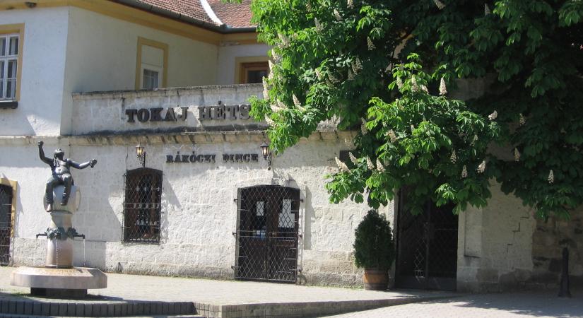 Több mint tízmillió forint összdíjazású művészeti pályázatot hirdet Tokaj