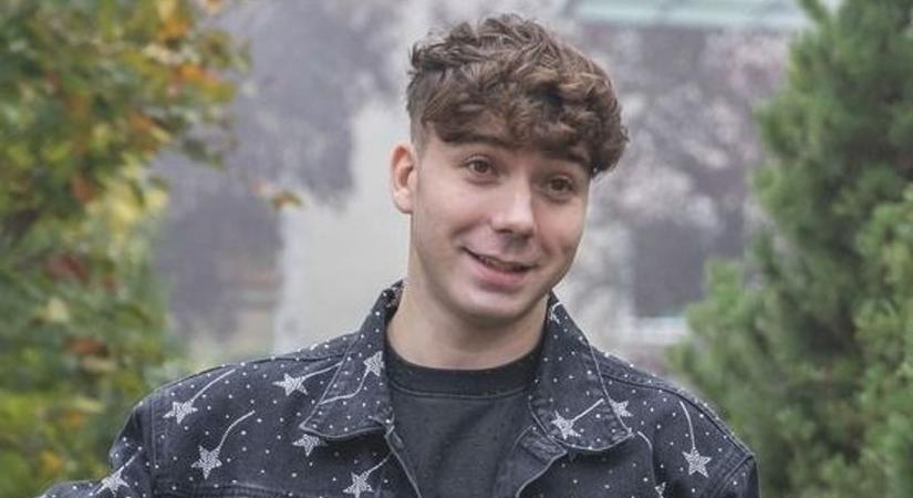 Szabyest reagált Csonka videójára: ő is énekelt már a székeknek