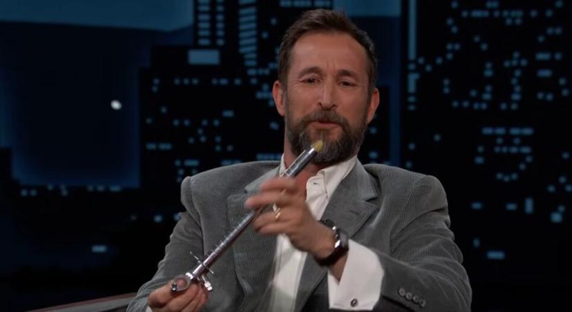Noah Wyle mesél Jack Nicholsonról, Eddie Murphy elmaradt autogramjáról és orvosi eszközöket próbál felismerni – videó