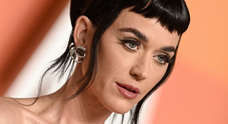 Katy Perry csúnyán átvert mindenkit a mesterséges intelligencia segítségével, futótűzként terjednek a fotói
