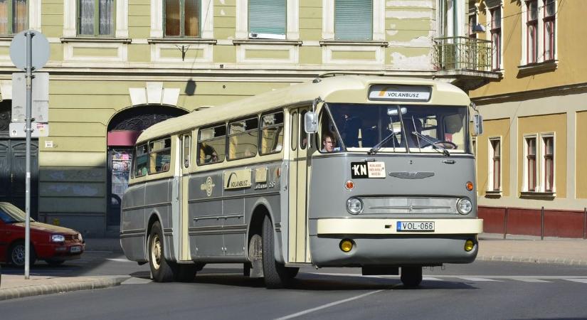 Az útdíj miatt nem mozdulnak a régi buszok, teherautók Hevesben sem