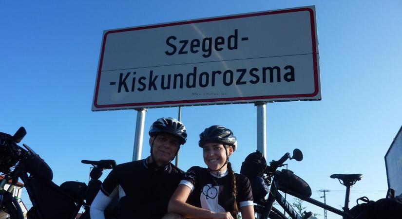 Őrültnek hitték őket, amikor biciklivel indultak a tengerhez, aztán letekertek majdnem nyolcszáz kilométert – videóval