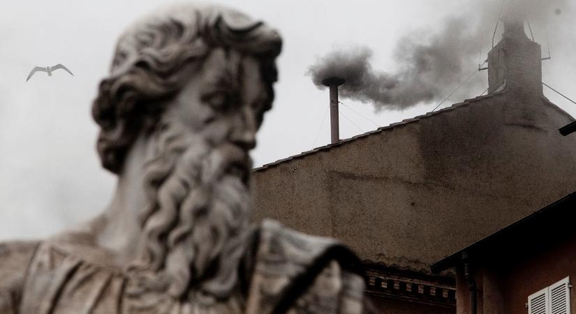 Kezdődik a konklávé: így zajlik percre pontosan a pápaválasztás