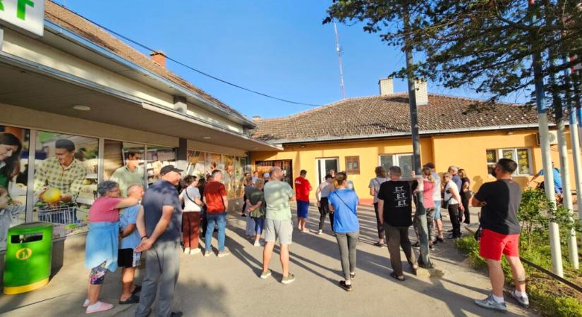 Zárt ajtók előtt, szabad ég alatt tartják meg a polgári gyűléseket Szabadkán