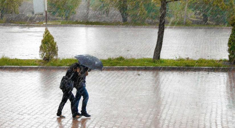 Elsőfokú figyelmeztetés érvényes szerdára is felhőszakadások miatt