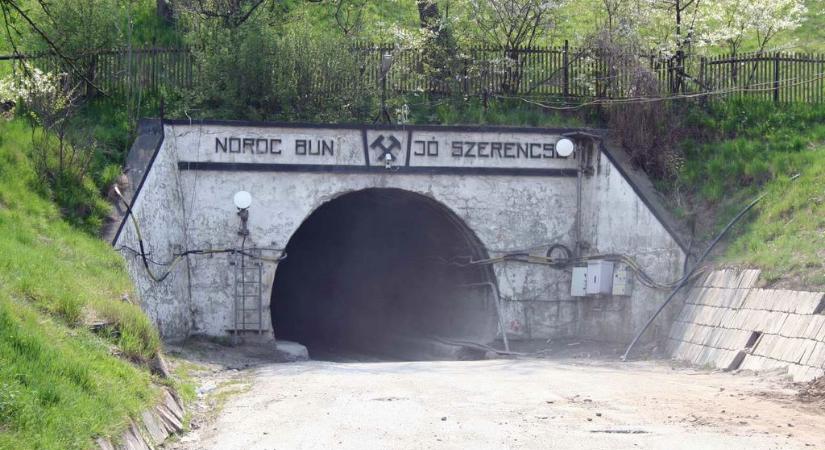 Hoppon maradnak a turisták, bezárták a parajdi sóbányát