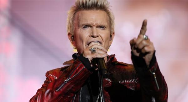 Billy Idol elmondta, miért használták a punkok szimbólumként önkényuralmi jelképet
