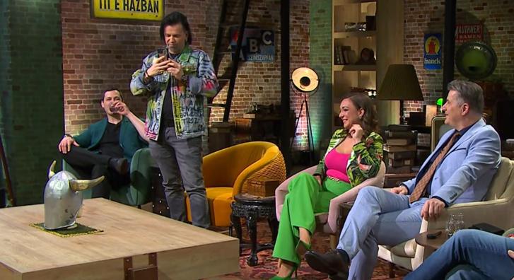 Gidófalvy Attila relikviája érkezett a Kincsvadászokba, Fejes Tamás videóhívásban meg is mutatta neki: „Besz.rok, honnan szerezted ezt?”
