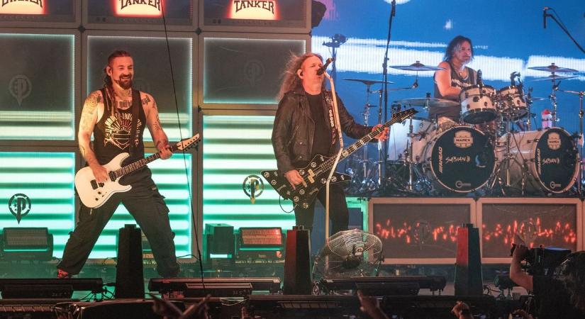 Összepakolt és lelépett az országból a Tankcsapda volt gitárosa
