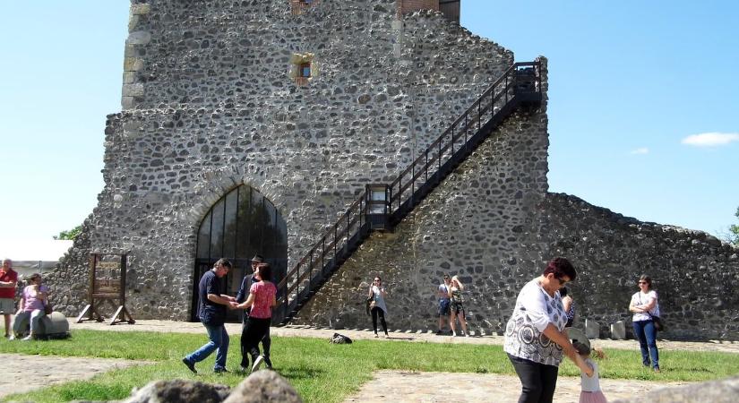Pünkösd a Kisnánai várban 2025