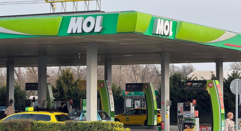 Érdemes készíteni a tanksapkákat, holnaptól újra változik a gázolaj ára
