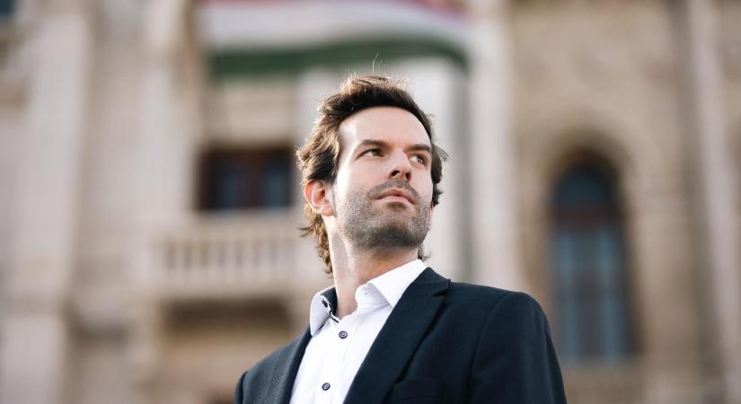 Kilép a Mometnumból Fekete-Győr András, ha pártja elindul a választáson