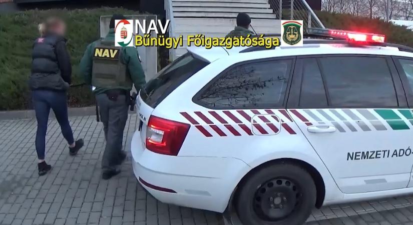 Egymilliárd forintos kárt okozott a költségvetésnek a „többszintes számlagyár”
